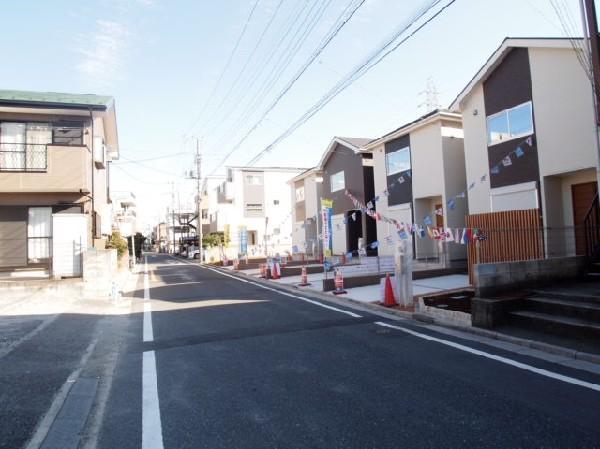 Local appearance photo. You can comfortably park contact road to 6m road.