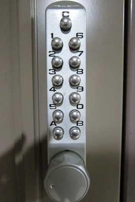 Other. Entrance auxiliary lock