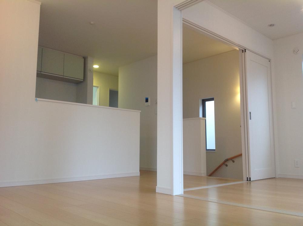 Living. Pledge 14.12 (LDK) Pledge +4.5 (Western-style)