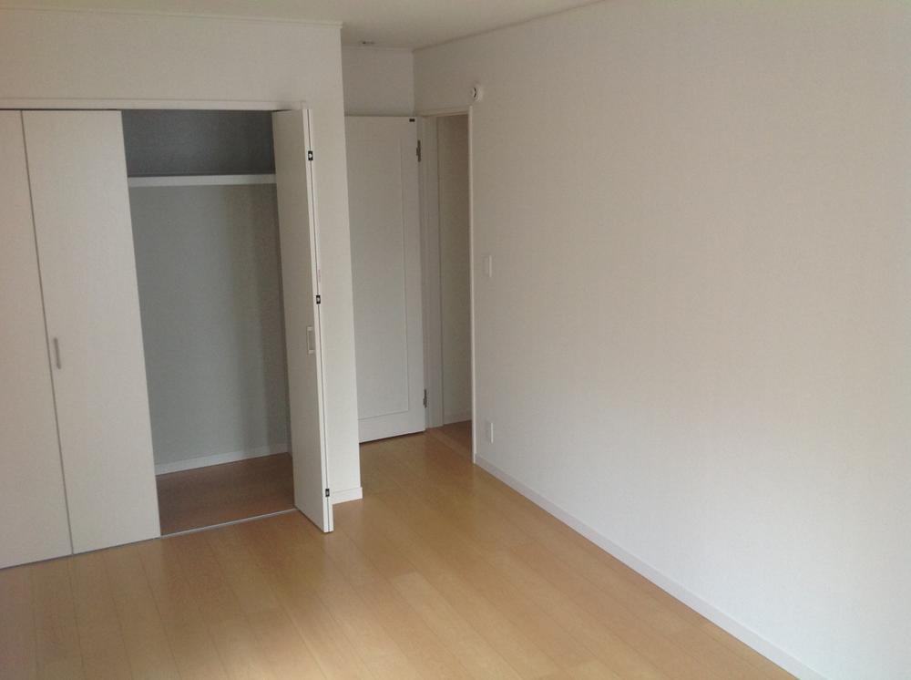 Non-living room. Indoor (11 May 2013) Shooting