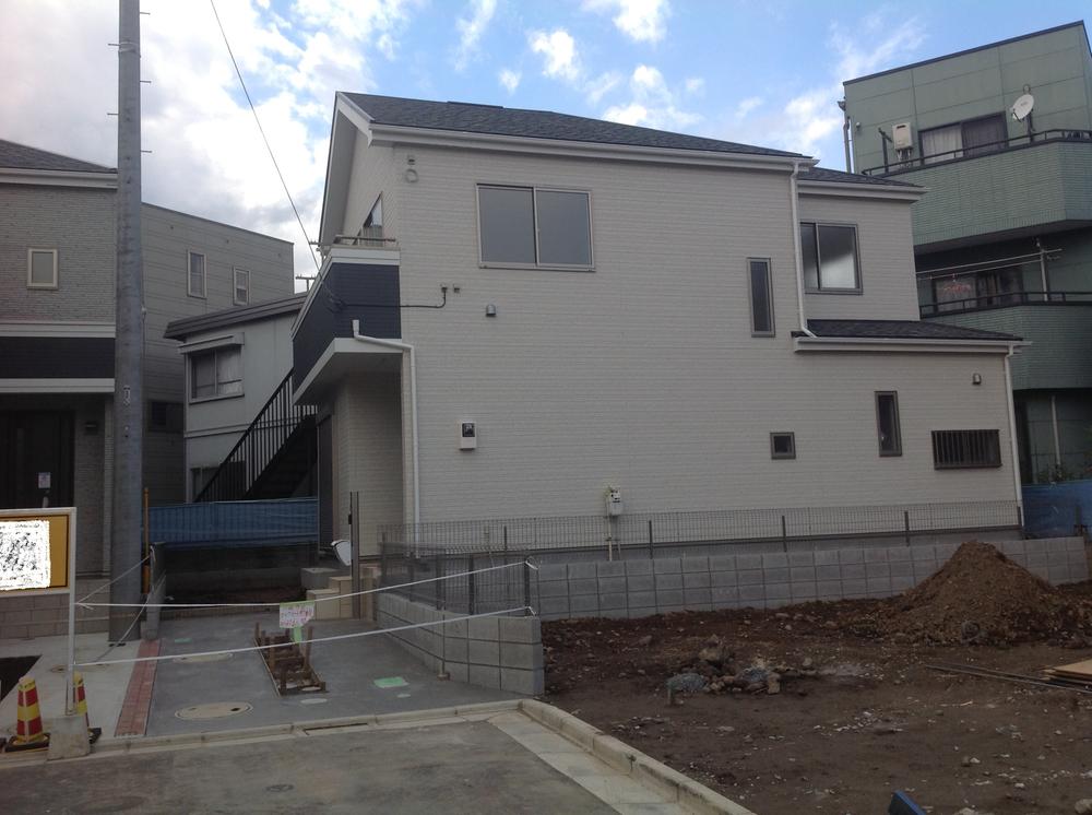 Local appearance photo. A Building