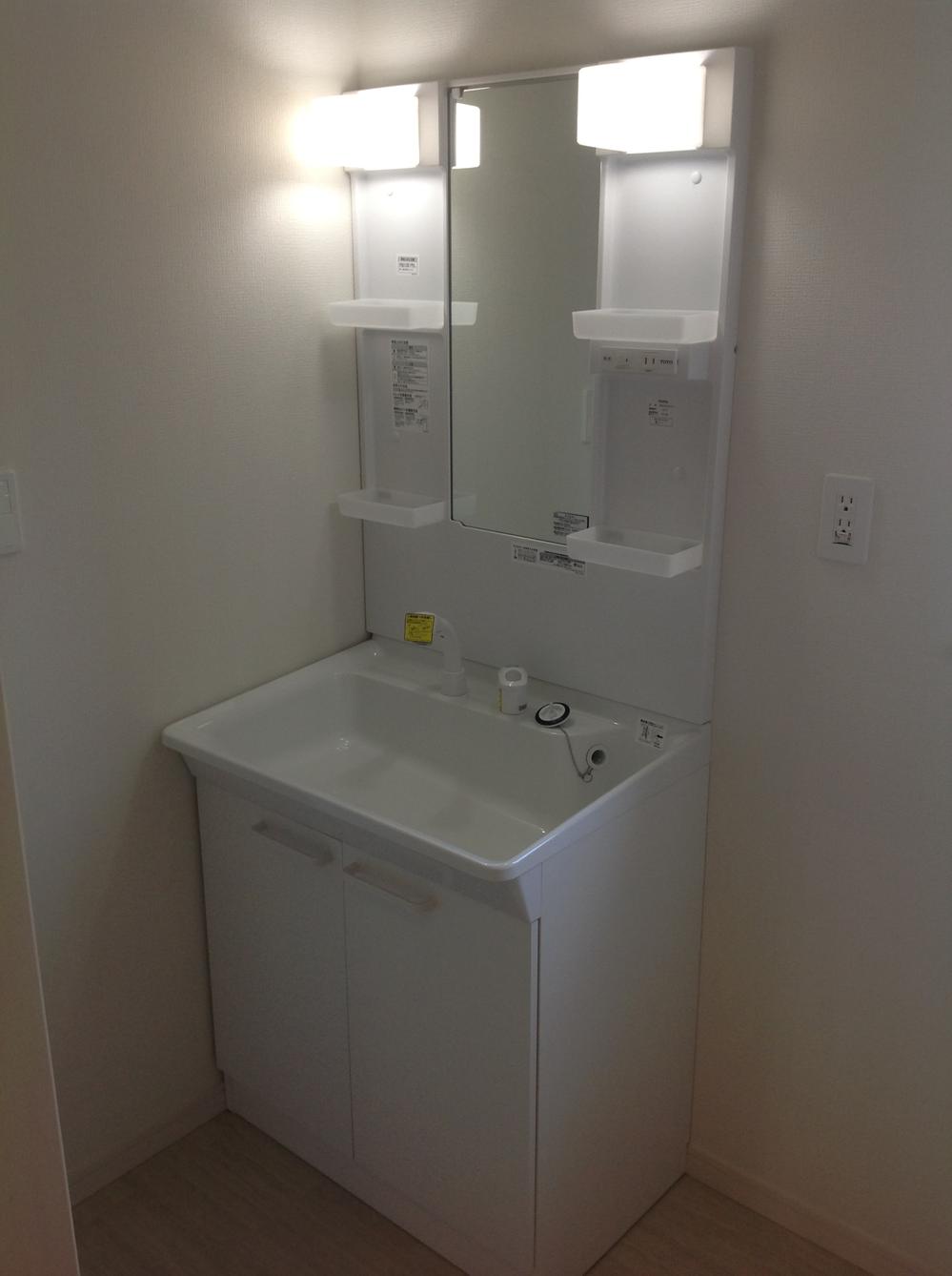 Wash basin, toilet. Indoor (11 May 2013) Shooting