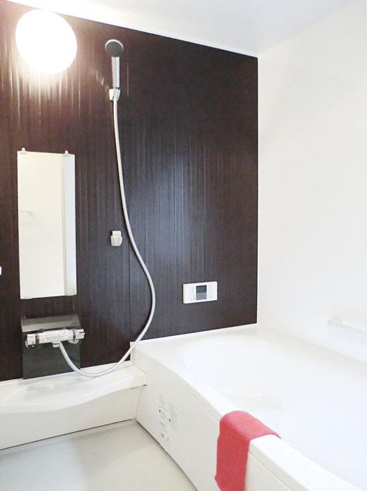 Bathroom. Building 2 Indoor (10 May 2013) Shooting