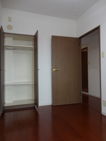 Other room space. Western-style about 4.0 Pledge