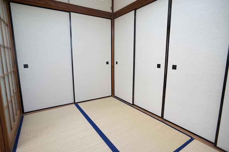 Living and room. 3 Pledge Japanese-style room