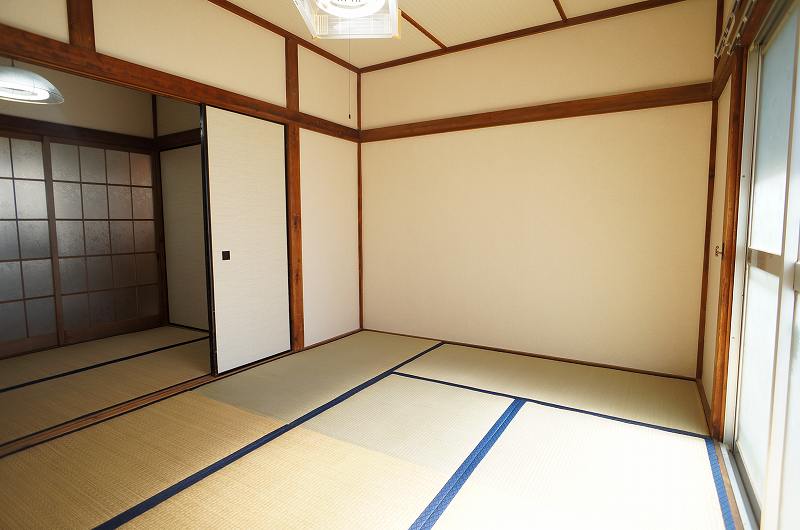 Living and room. 6 Pledge Japanese-style room