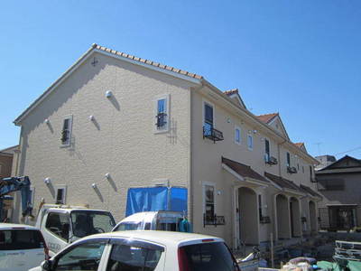 Building appearance. High popularity is matched apartment life style up a notch