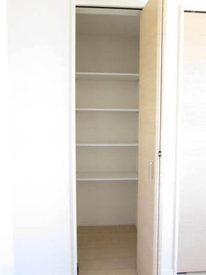 Other Equipment. There is also a Western-style storage right of