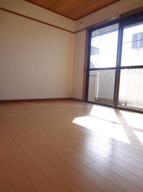 Living and room. It is bright rooms have facing veranda