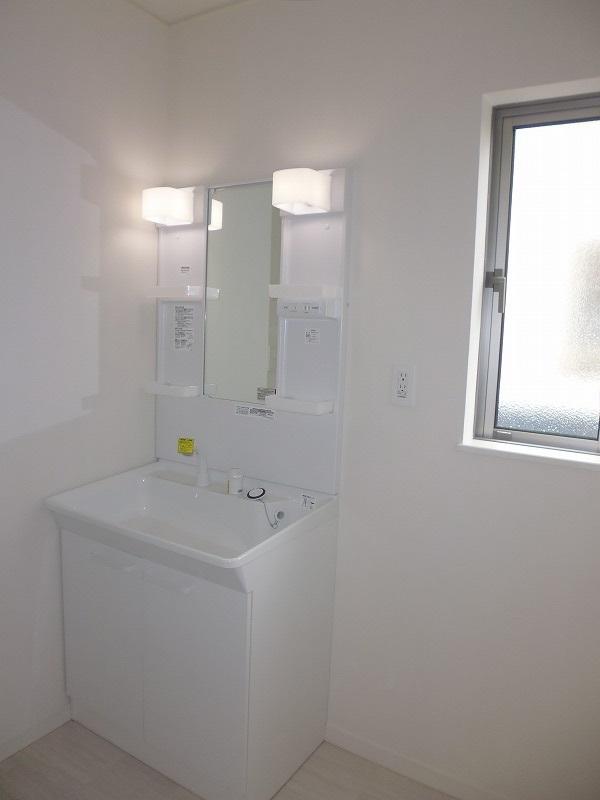 Wash basin, toilet. Indoor (12 May 2013) Shooting