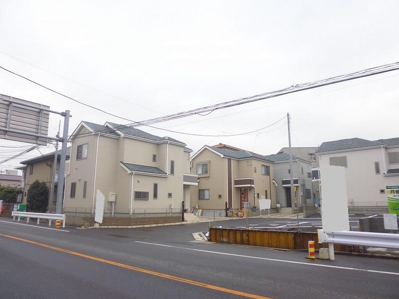 Local photos, including front road. Local (12 May 2013) Shooting