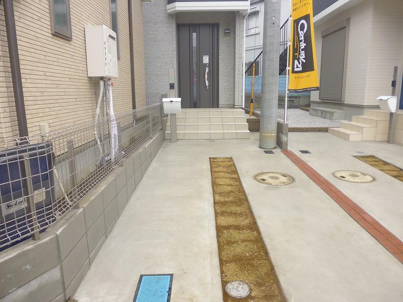 Parking lot. Local (12 May 2013) Shooting