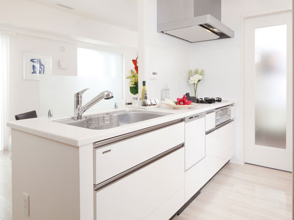 Kitchen.  [kitchen] Easy to use at any time, Care is also easy to, Advanced equipment ・ Kitchen stocked with specifications. Daily housework was both functionality and fun such design.