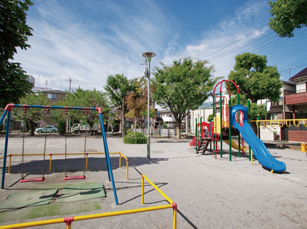 Surrounding environment. Uemachi second park (3-minute walk / About 200m)