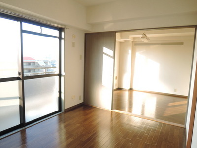 Living and room. Per day is a good on the south-facing