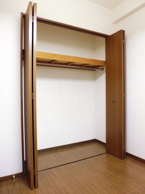 Receipt. It is with a large closet