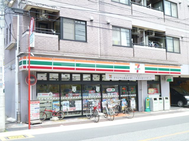 Convenience store. 560m to Seven-Eleven (convenience store)