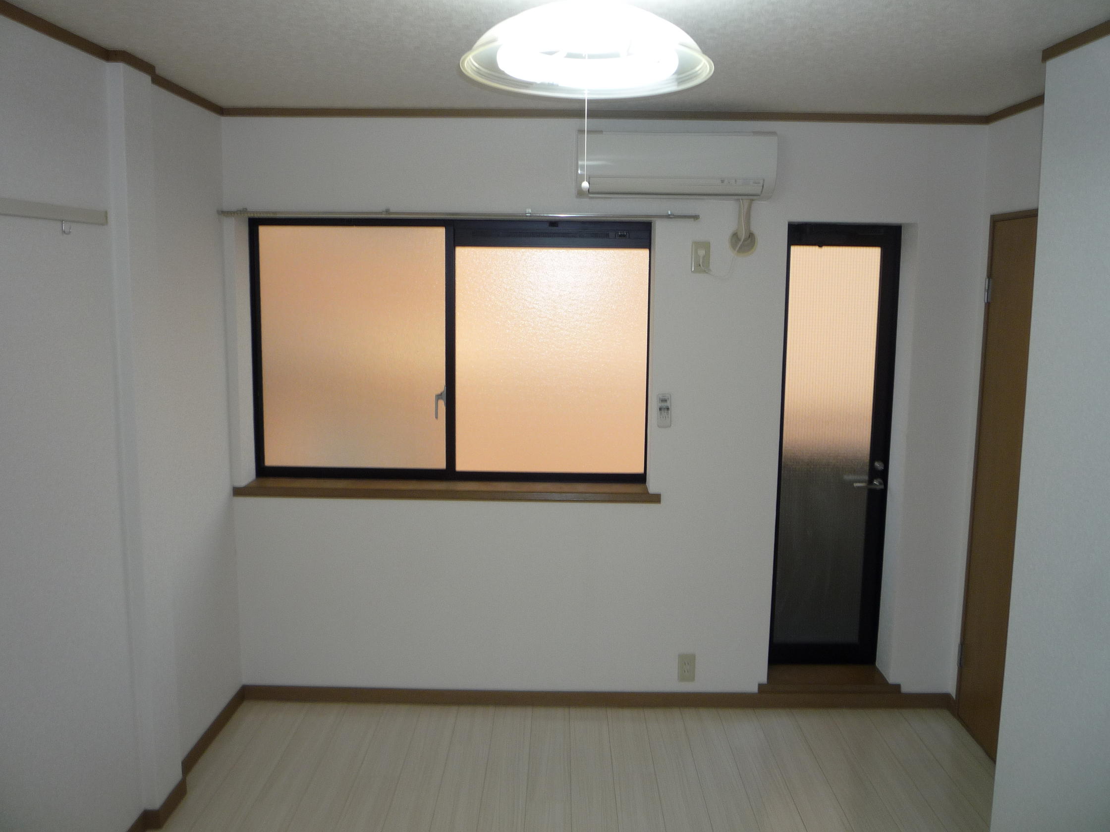 Living and room. Western-style 6 Pledge