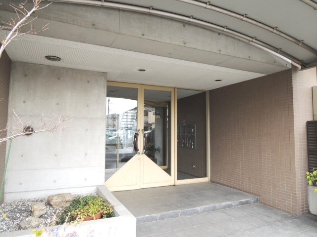 Entrance. A profound sense of entrance