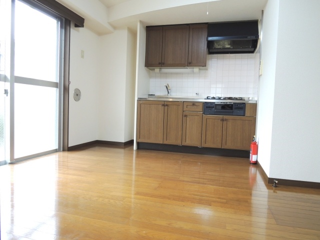 Living and room. Separate reference is a picture