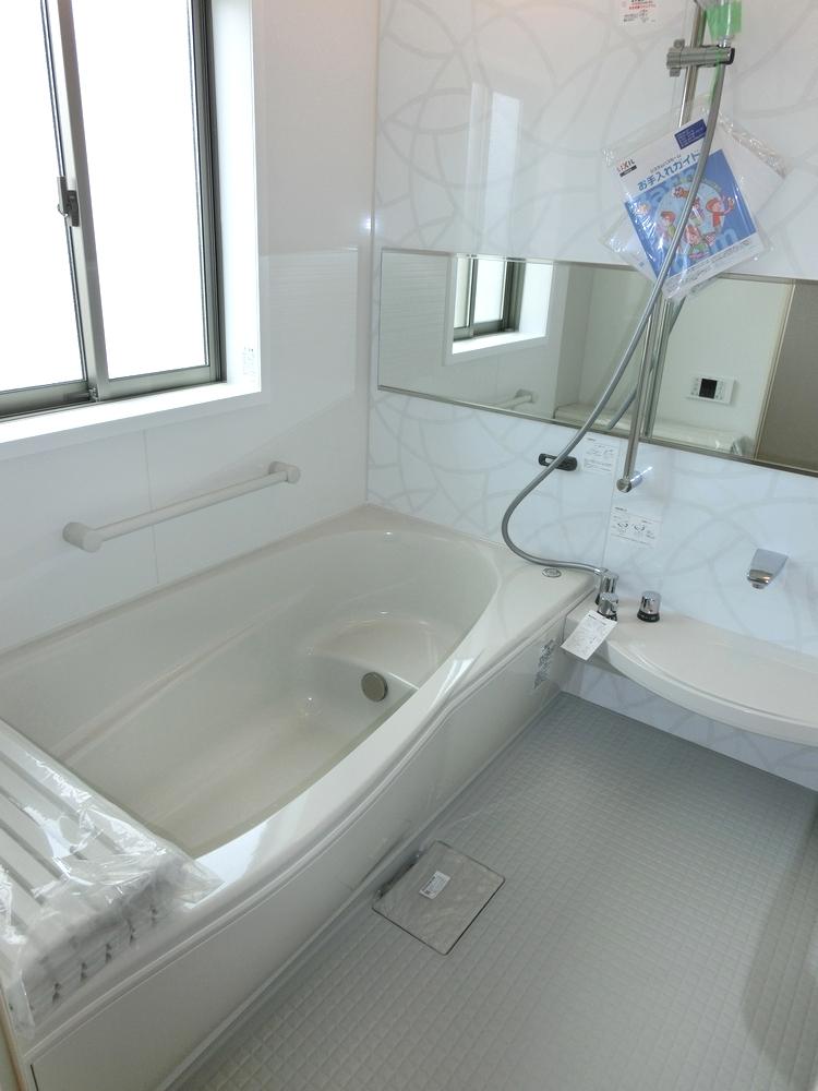 Same specifications photo (bathroom)