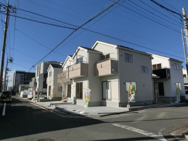 Local photos, including front road. Local (11 May 2013) Shooting