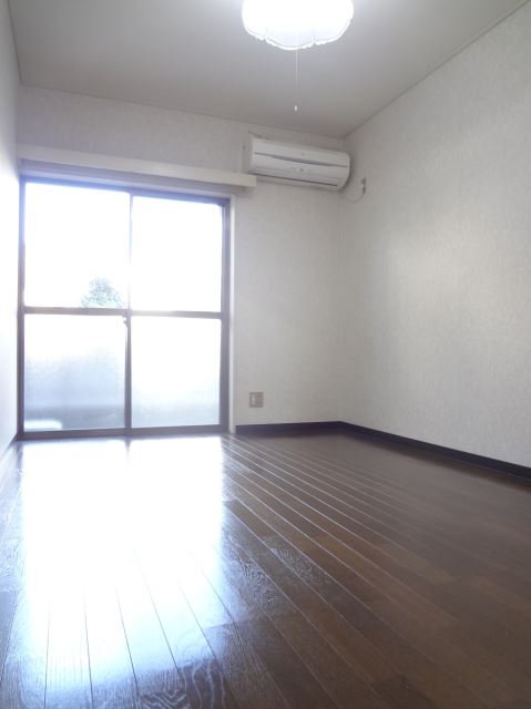 Living and room. 6 is a Pledge of bright rooms