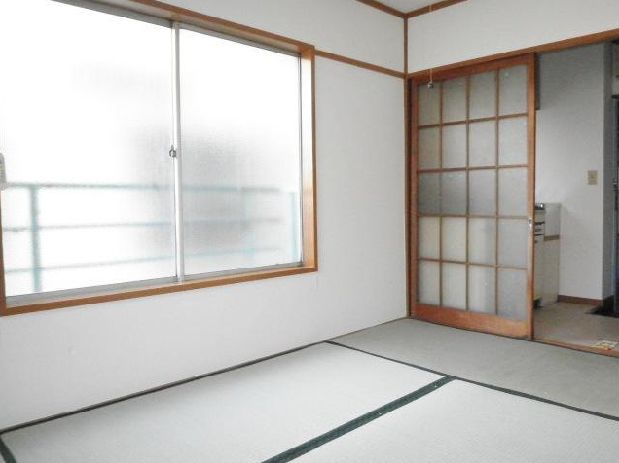 Living and room. Separate reference is a picture