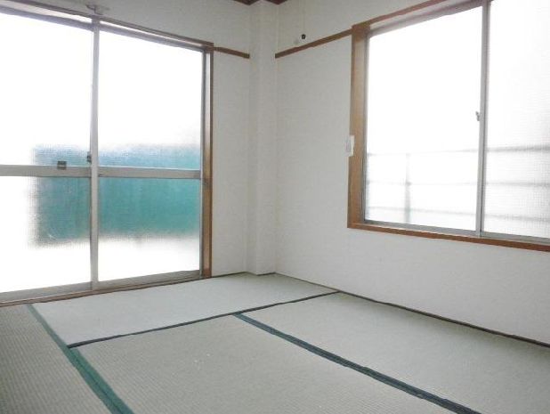 Living and room. Separate reference is a picture