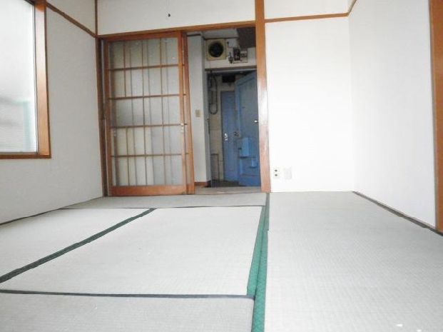 Living and room. Separate reference is a picture