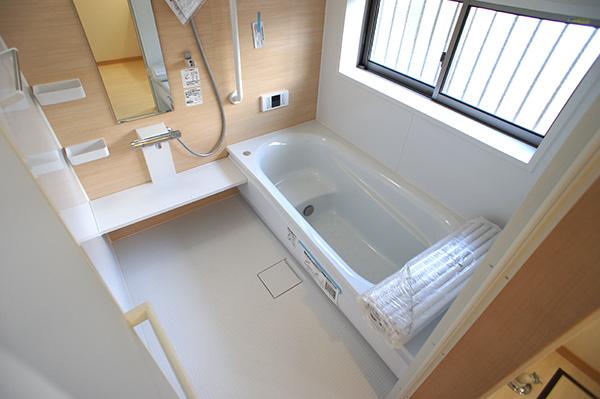 Bathroom. Indoor (11 May 2013) Shooting A Building