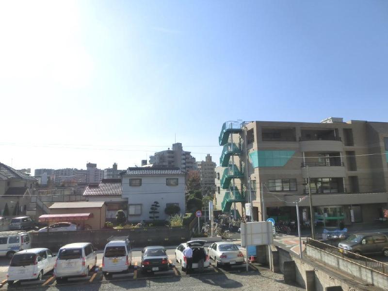 Other. Large building is not in front of the eye