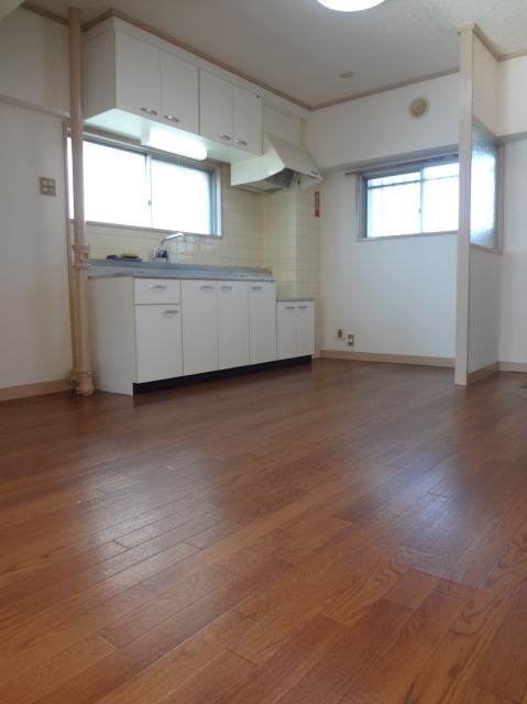 Living and room. 9 Pledge affluent living of