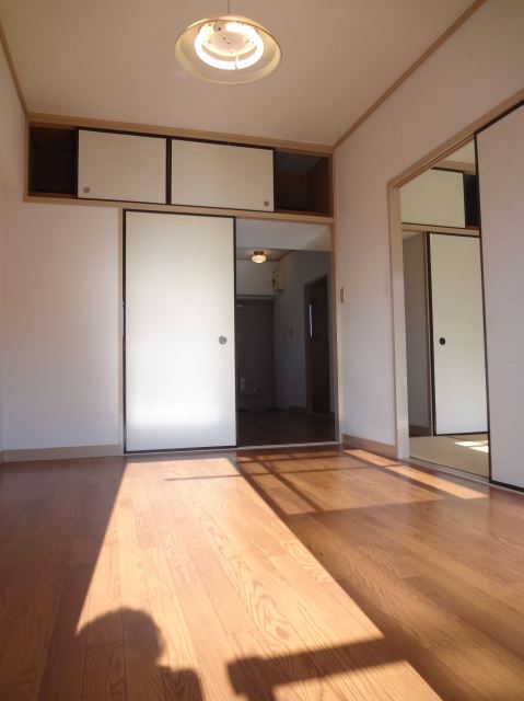 Living and room. Easy room placement of furniture