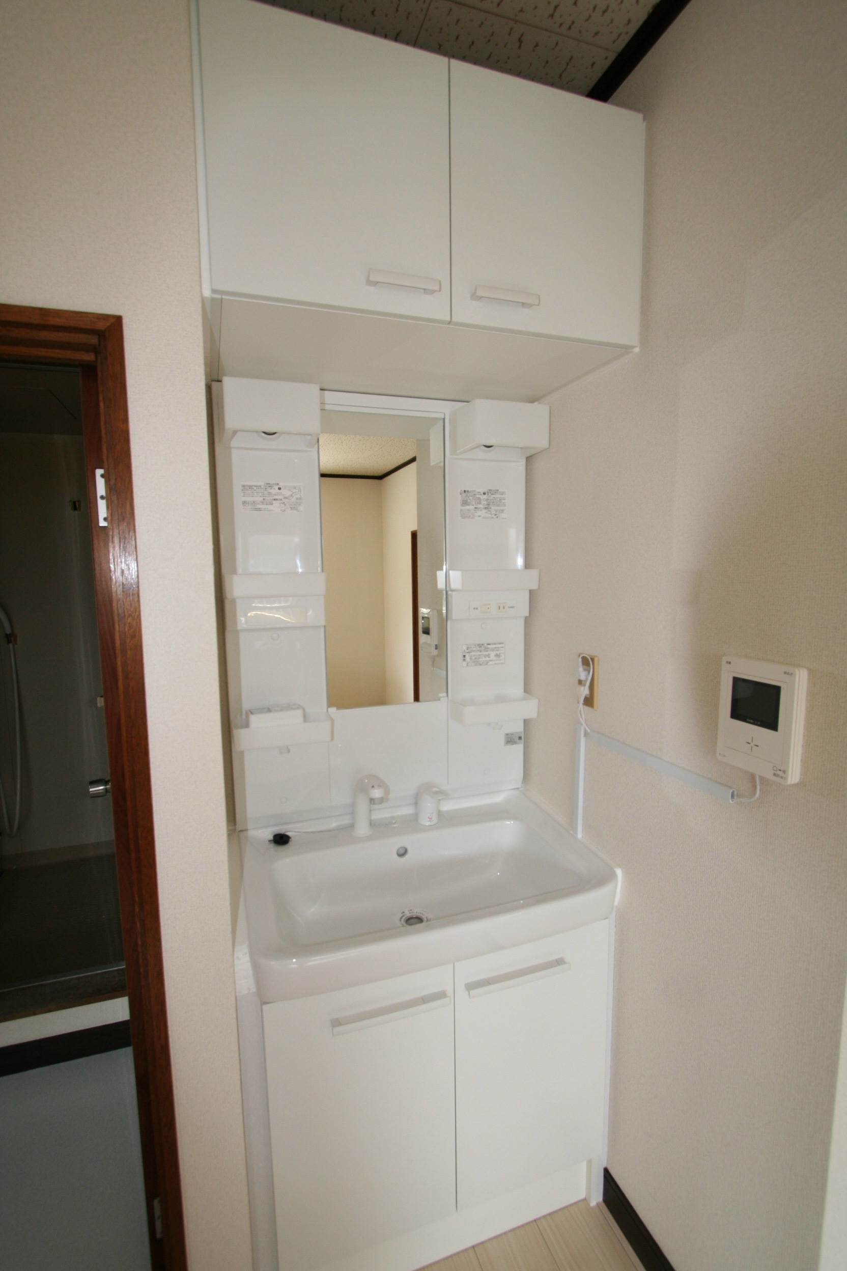 Washroom. It is a new article since the new exchange. Upper receiving new goods.