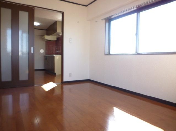 Living and room. Separate reference is a picture