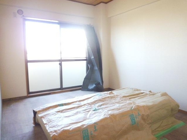 Living and room. Separate reference is a picture