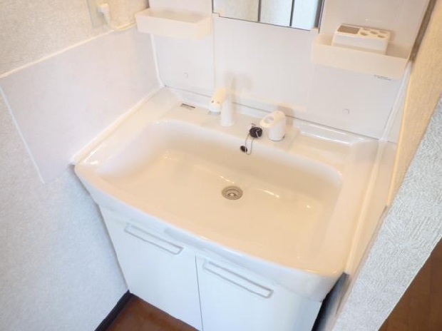 Washroom. Separate reference is a picture