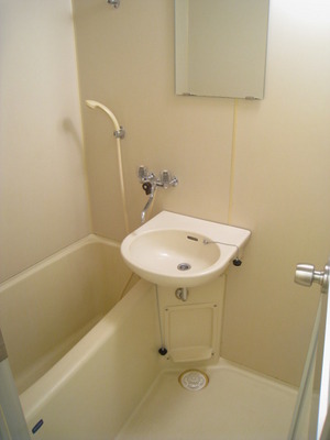 Bath. Please be healed by soaking in the bathtub