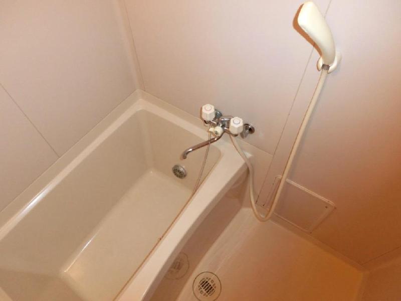 Bath. It is a bathtub with a Reheating. Essential to the family