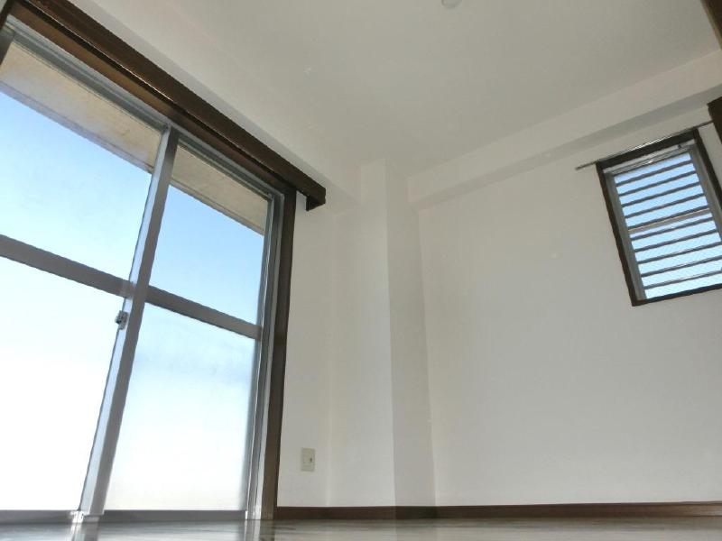 Other. It is a two-sided lighting in the corner room