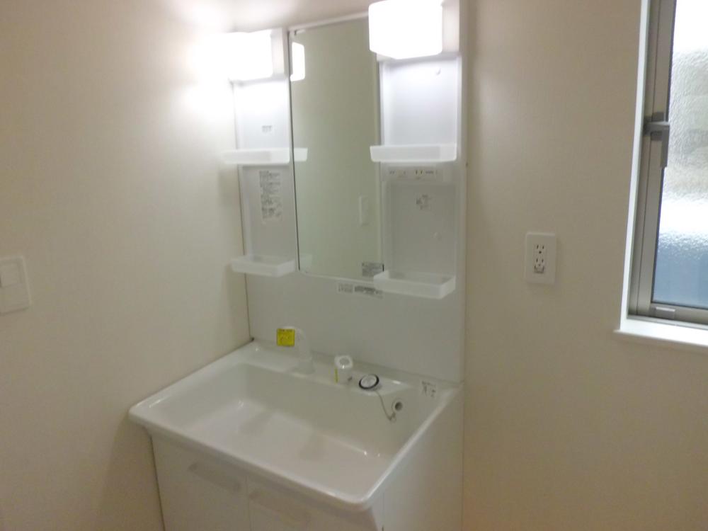 Wash basin, toilet. Local (11 May 2013) Shooting