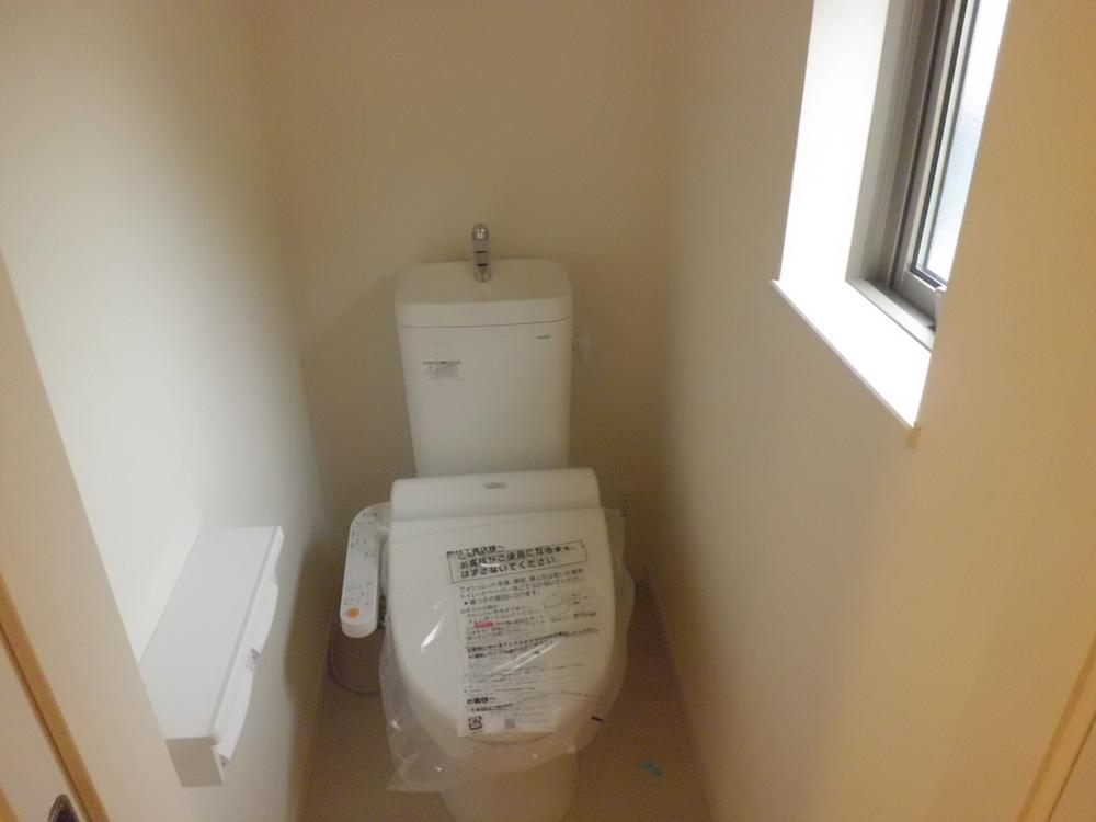 Toilet. Local (11 May 2013) Shooting