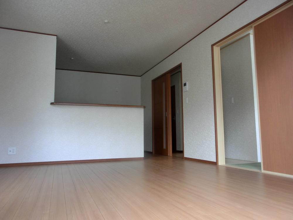 Same specifications photos (living)