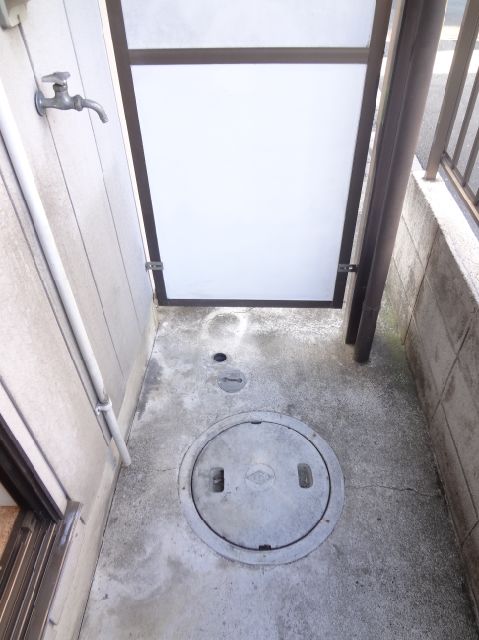 Other room space. With Laundry Area!