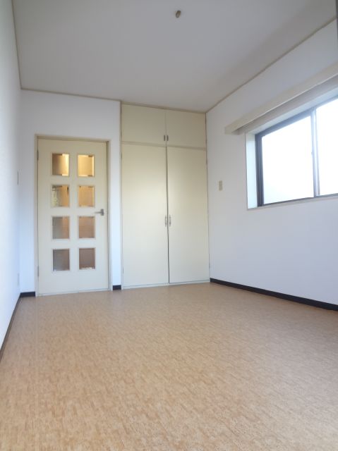 Living and room. I There is a day well warm