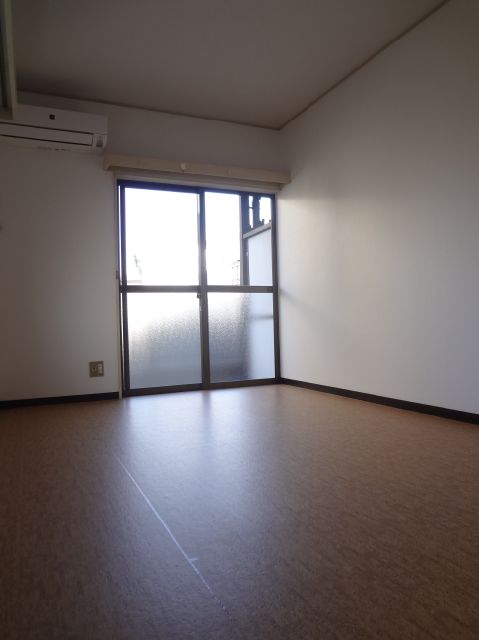 Living and room. Even ventilation in the two-sided lighting ◎