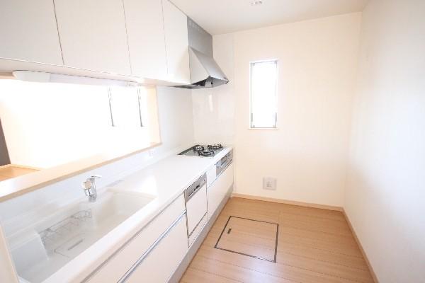 Kitchen. Bright kitchen! The food loving to your family! 