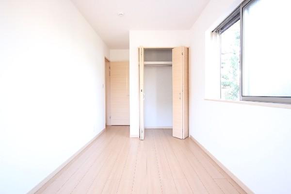 Non-living room. With large closet! About 6.5 Pledge! 