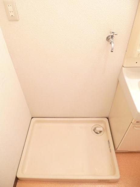 Other room space. Washing machine in the room! ! Washing also safe! ! 